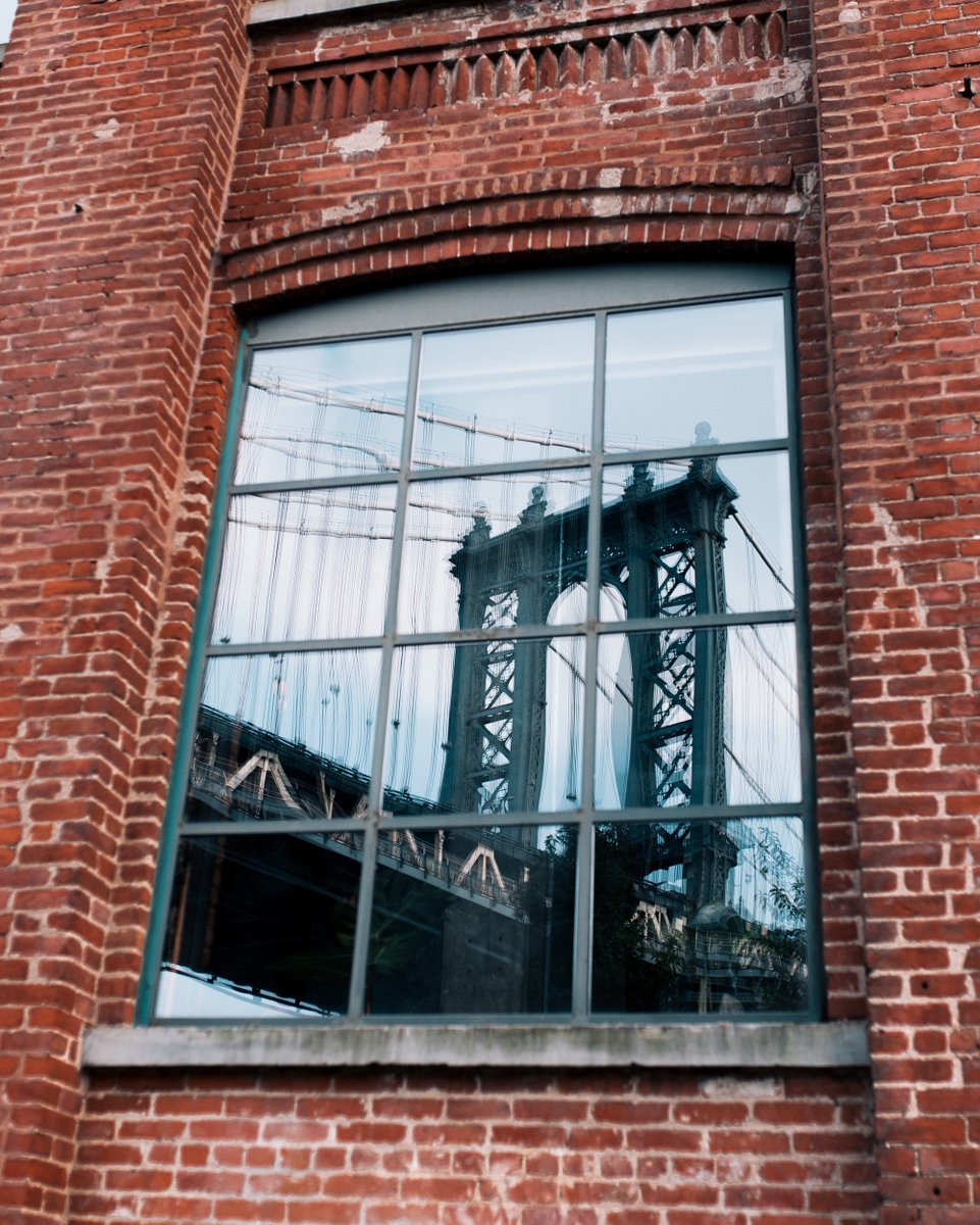 Hands in the air for the big city 🙌 
📷: @thatsmrbio