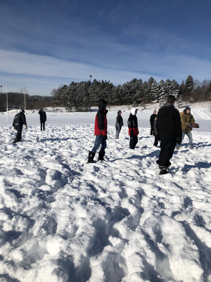 MsJennaOBrien's tweet image. Snow Football #plsas #winterrec 🏈❄️