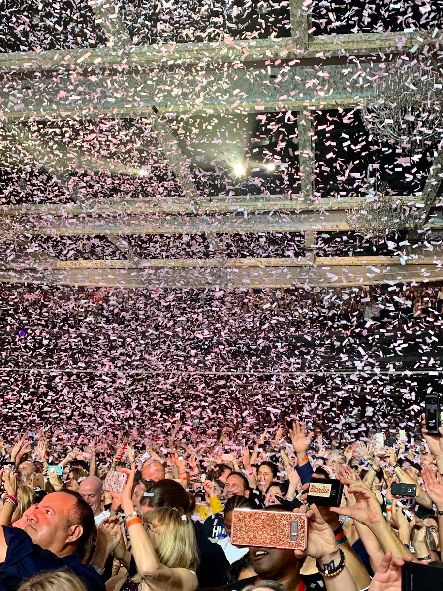 Oh what a night! <a href="/duranduran/">Duran Duran</a> <a href="/dombrownmusic/">Dom Brown</a> <a href="/SWillescroft/">Simon Willescroft</a> <a href="/AnnaRoss33/">Anna Ross</a> <a href="/ErinStevenson/">Erin Stevenson Music</a> #duranlive duran.io/2DxGJzM