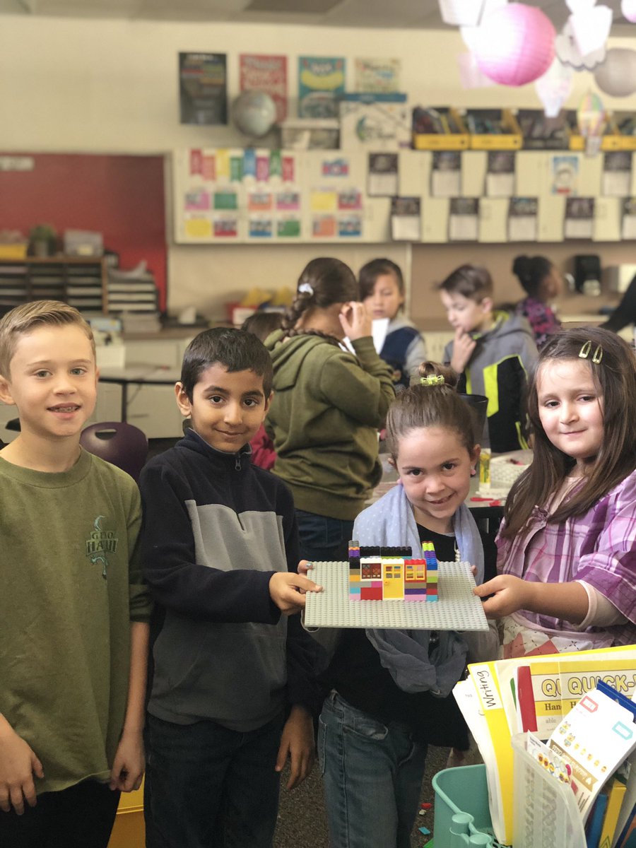 MrsTongzon's tweet photo. Lots of fun 100th day activities! @Hall_Hawks https://t.co/uu2CZF8FF2