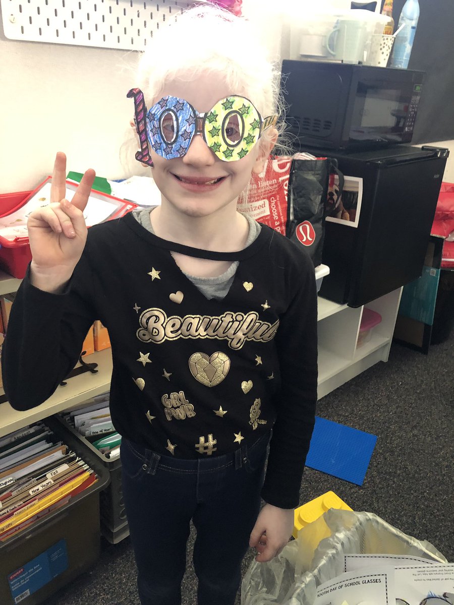 MrsTongzon's tweet photo. Lots of fun 100th day activities! @Hall_Hawks https://t.co/uu2CZF8FF2