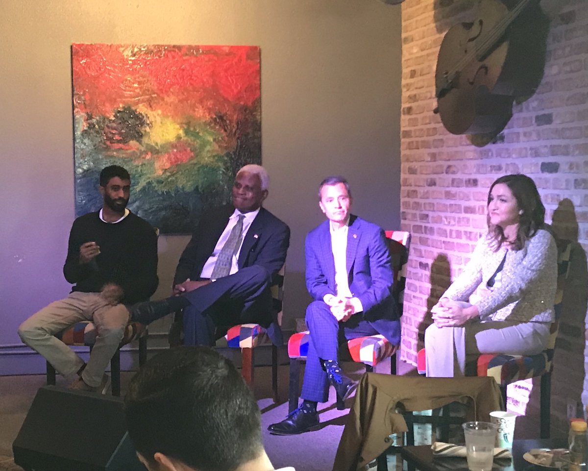 LauraCab11's tweet photo. Kicking off our first LSA 44 class with EcoDevo and our first panel of the day. #jobs #next300 #smallbiz #lsa44 https://t.co/DQt2pKqoVH