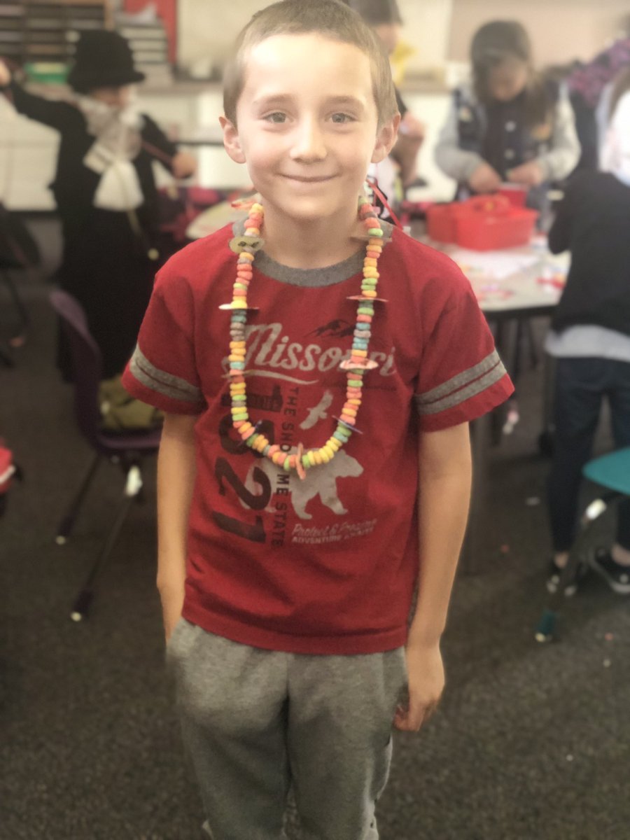 MrsTongzon's tweet photo. Lots of fun 100th day activities! @Hall_Hawks https://t.co/fKlm3gwISV