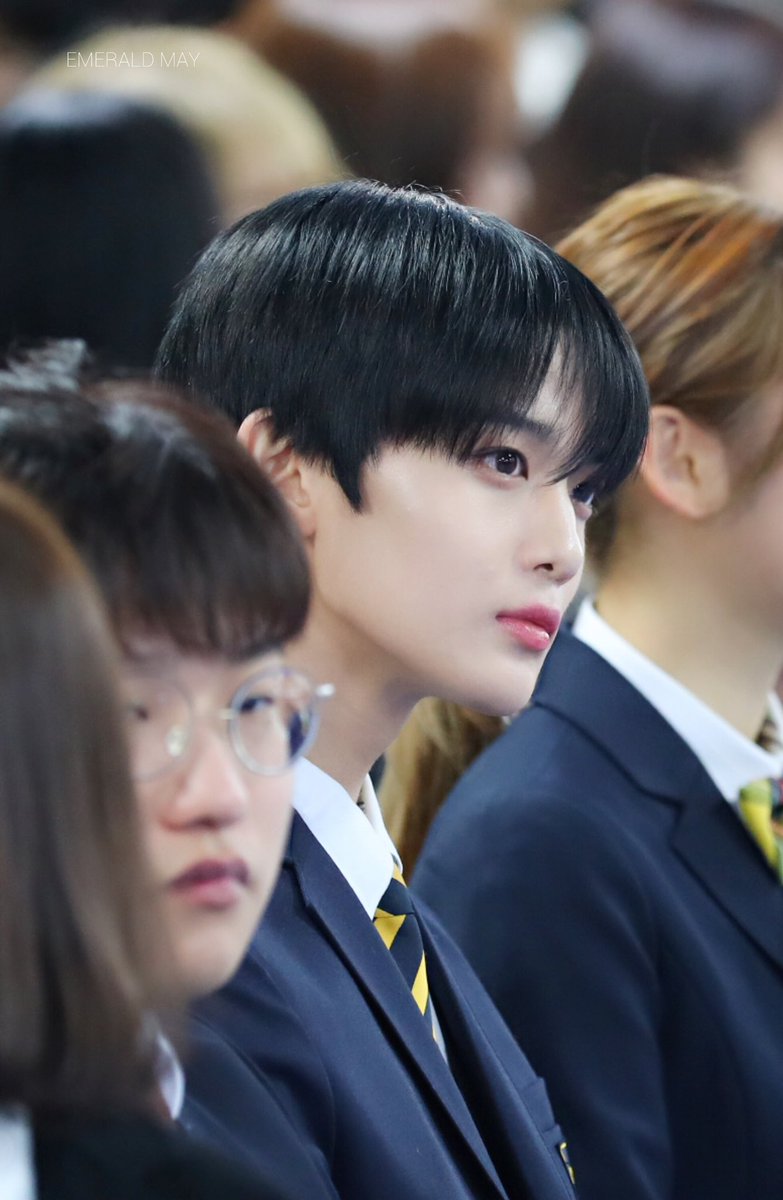 emeraldmay_'s tweet photo. 190212 리라아트고 졸업식 

울 쥐냐 대박 잘생겼지...

#배진영 #BAEJINYOUNG #裵珍映 https://t.co/4E5UOwLBDQ