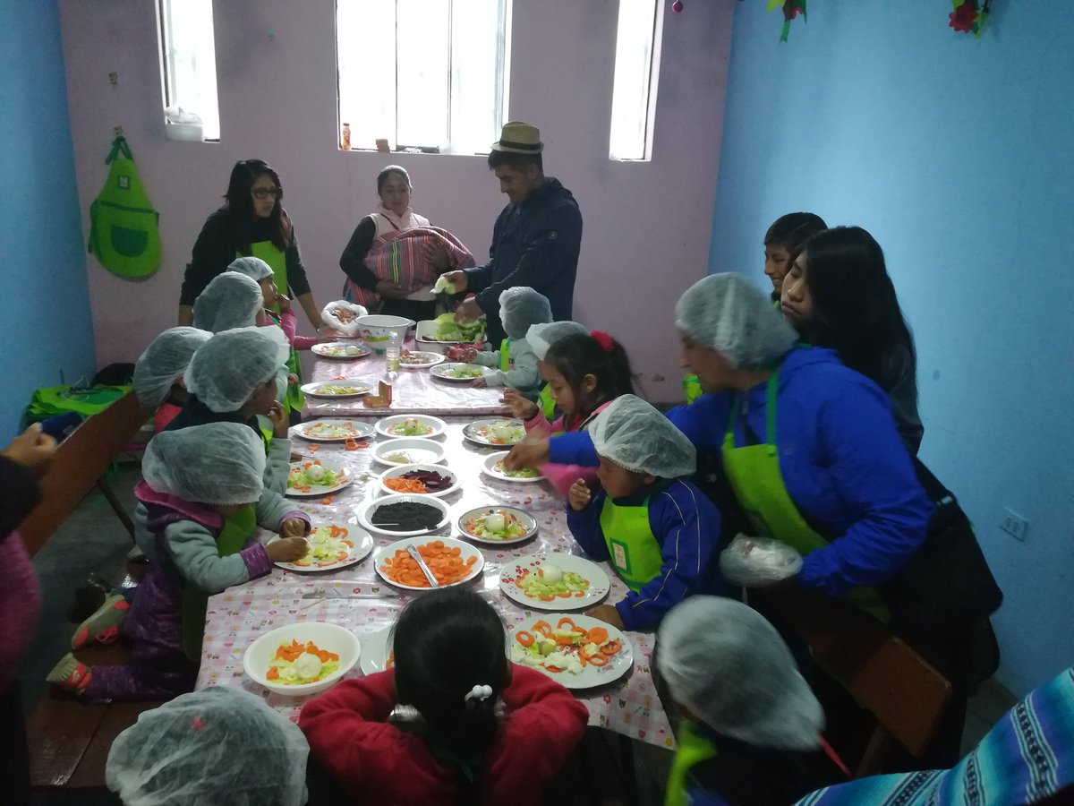 WitherQuispe's tweet photo. Niños del #DM_HuancayoChilca emprender tareas de cocina, #Salud #ClaseBiblica en #ECV2019 #NiñosEnLaCocina https://t.co/MBsM4zmF9d