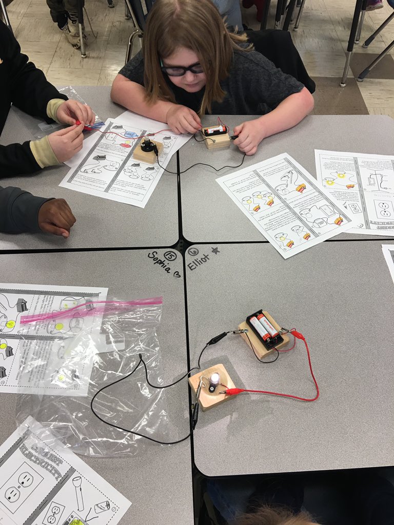 NorthfieldEle's tweet image. Mrs. Orcutt’s third grade explores circuits. #wherekidscomefirst