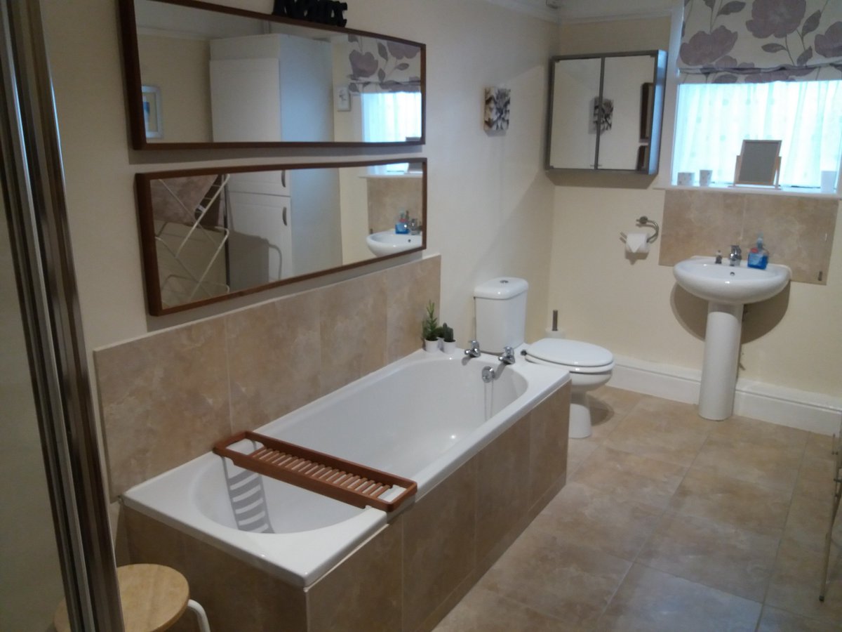 ViewMersey's tweet image. Looking for somewhere to stay for a long weekend or perhaps a week away, spacious two-bed apartment very close to #CrosbyBeach and only 15 minutes by rail or 10 minutes by taxi into #LiverpoolCityCentre, great rates, great accommodation, great times ! bit.ly/2tiZ3YH