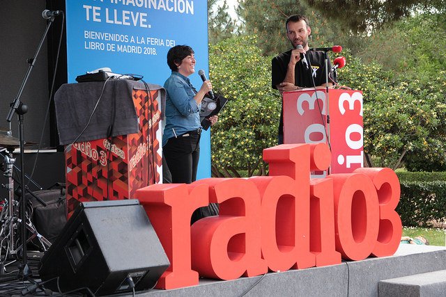 FLMadrid's tweet photo. Hoy, #DíaMundialDeLaRadio, nos congratulamos de la gran acogida que recibimos cada año por este medio. 📻 Las fotos recogen algunos momentos vividos en la #FLM18. https://t.co/GjfxCOE80y