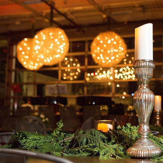 SO want to use these beautiful glowing globe chandeliers again!! ❤❤❤
photography | @robert_castagna
venue | @afh_epicenter
lighting design | @sbllighting
floral design | @flouer_specialtyevents
#eventinspo #eventlighting #love bit.ly/2UWPt9H