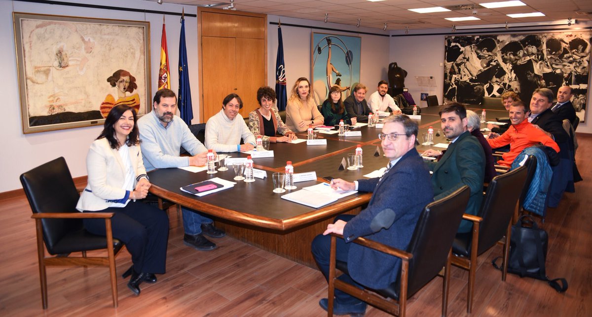 ADAaquatics's tweet photo. La @PlataformaAsoc se ha reunido esta mañana con la presidenta del @deportegob, María José Rienda, para hacerle llegar las reivindicaciones de los y las DEPORTISTAS para la futura ley que determinará SU carrera y SU futuro. #AnteproyectoLeyDelDeporte https://t.co/nc4ddF0EbB