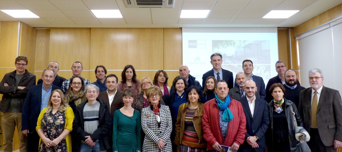 unedpamplona's tweet photo. Muchas gracias a todos los profesores y estudiantes que estáis llevando a cabo proyectos de investigación en UNED Pamplona gracias al convenio con @FundlaCaixa y @FundCajaNavarra ¡Enhorabuena a todos/as por vuestro trabajo! https://t.co/lMmvrFiWLA https://t.co/ht26y8mnjy