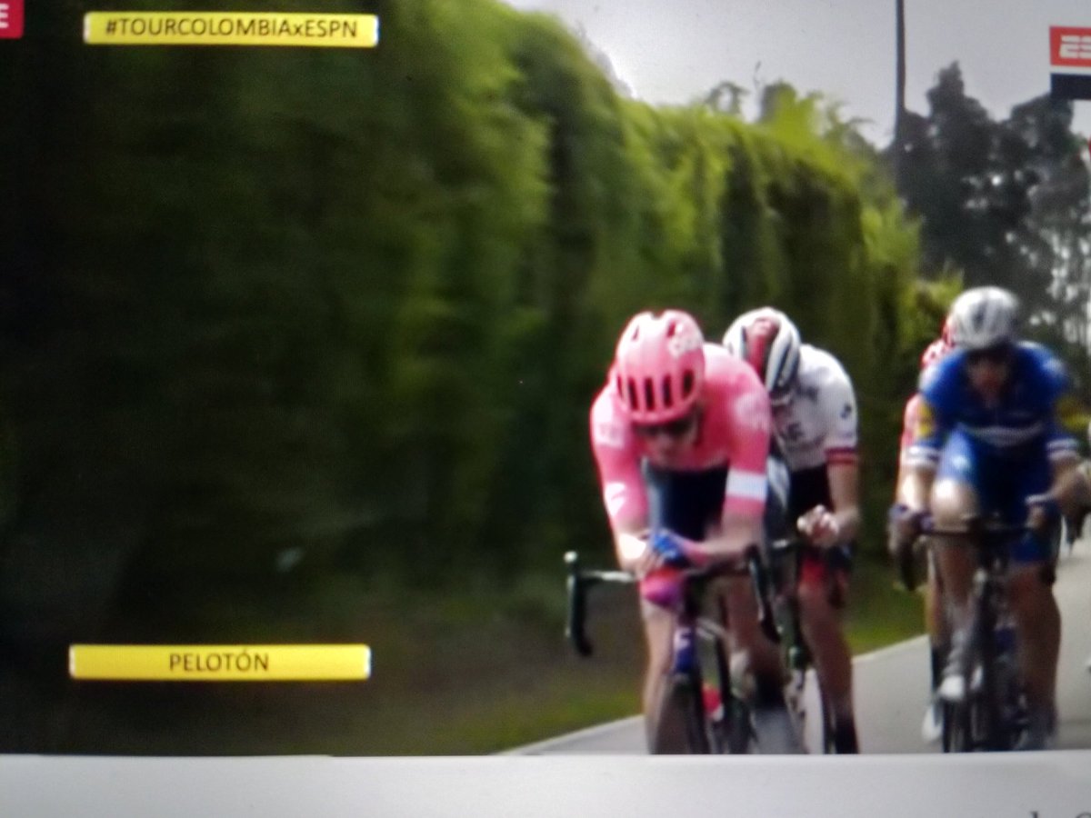 JoeFultano's tweet image. Look who's on the front eating away at the break...@alex_howes #TourColombia2019