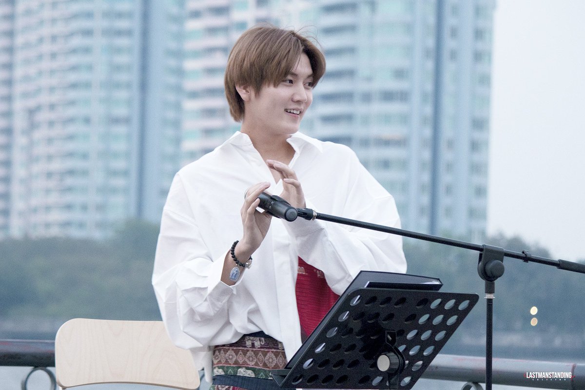 Lastmanstd2012's tweet image. 190213 REN @ Asiatique #렌 #최민기 #뉴이스트 #NUEST

Wow~ so many ㄴㅇㅅㅌs here 😳

#พรรคนี้มาไทยทำไมไม่บอก 
#fromRENtoLOVE