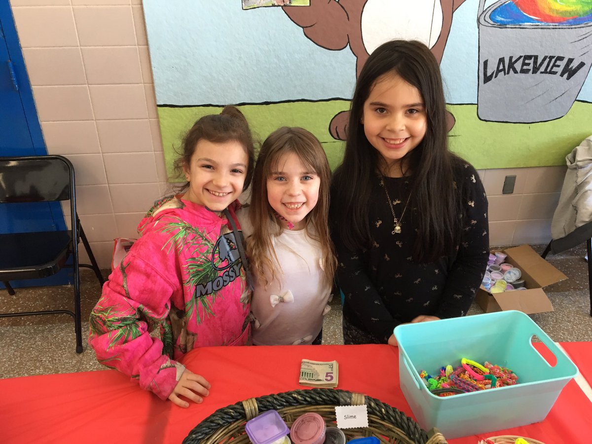 BlessingMahopac's tweet photo. Today Mrs. DiRusso’s class is having a fundraiser to benefit the Hassenfeld Children’s Hospital! #KindnessMattersInPac #KindnessEveryDay #ProudAP @bulldogslv @MahopacSchools @MrsDLV31 https://t.co/6ITK3uJKxA