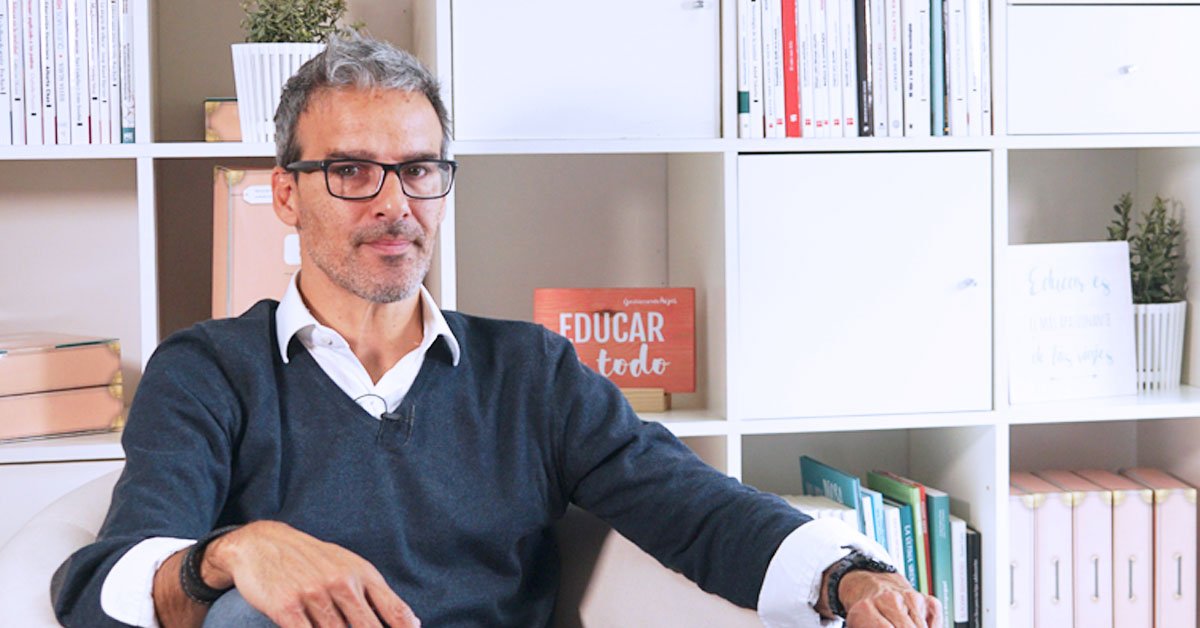 "No entiendo porque no se deja utilizar el móvil a los alumnos en clase. ¿Por qué no se les enseña a utilizar esta herramienta para buscar información? <a href="/davidcpvm/">David Calle</a> 
Lee la entrevista al completo aquí 👉equipoeducativo.com/entrevista-dav…