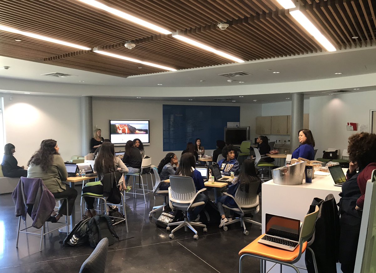 Mechiel's tweet photo. The fantastic @janicebowen1 in our 1st session of this semester with the JEWELS of the South. 💎 Women empowering  women. @EnergyIHS @NicoleMooreHisd @djohnso310 @LEONSCOTT07 @bulbapp @TeamHISD @BRangel_htx @HISD_Partners @SterlingRaider @JonesFutures_A #createwhatmatters https://t.co/aoxANLsOzN