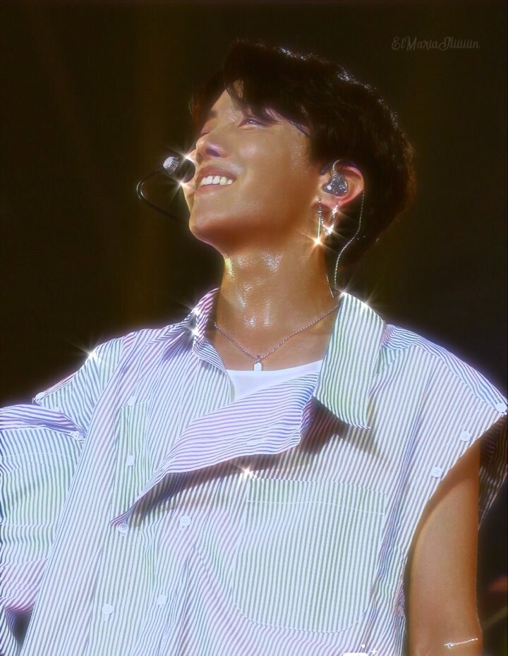 minmonchai's tweet photo. AYO was Hoseok made in the 90s or was the 90s MADE for Hoseok #jhope https://t.co/SUs1M5ZN7L