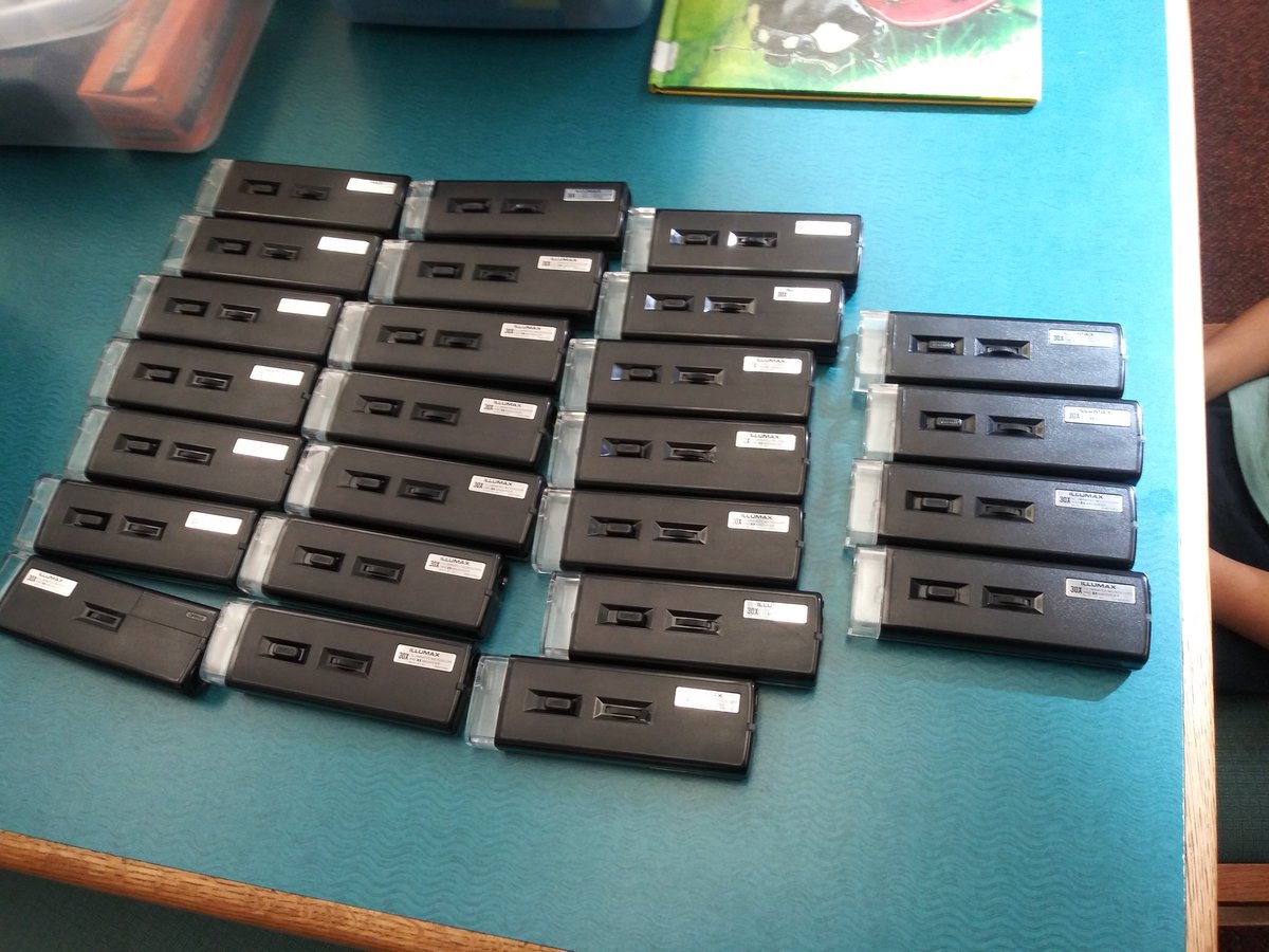 WISDSHElemLib's tweet image. Some microscope fun in the library. #makerspace #futurereadylibrary #Illumax #STEAM #WISD #Weslaco #ReadDreamAchieve