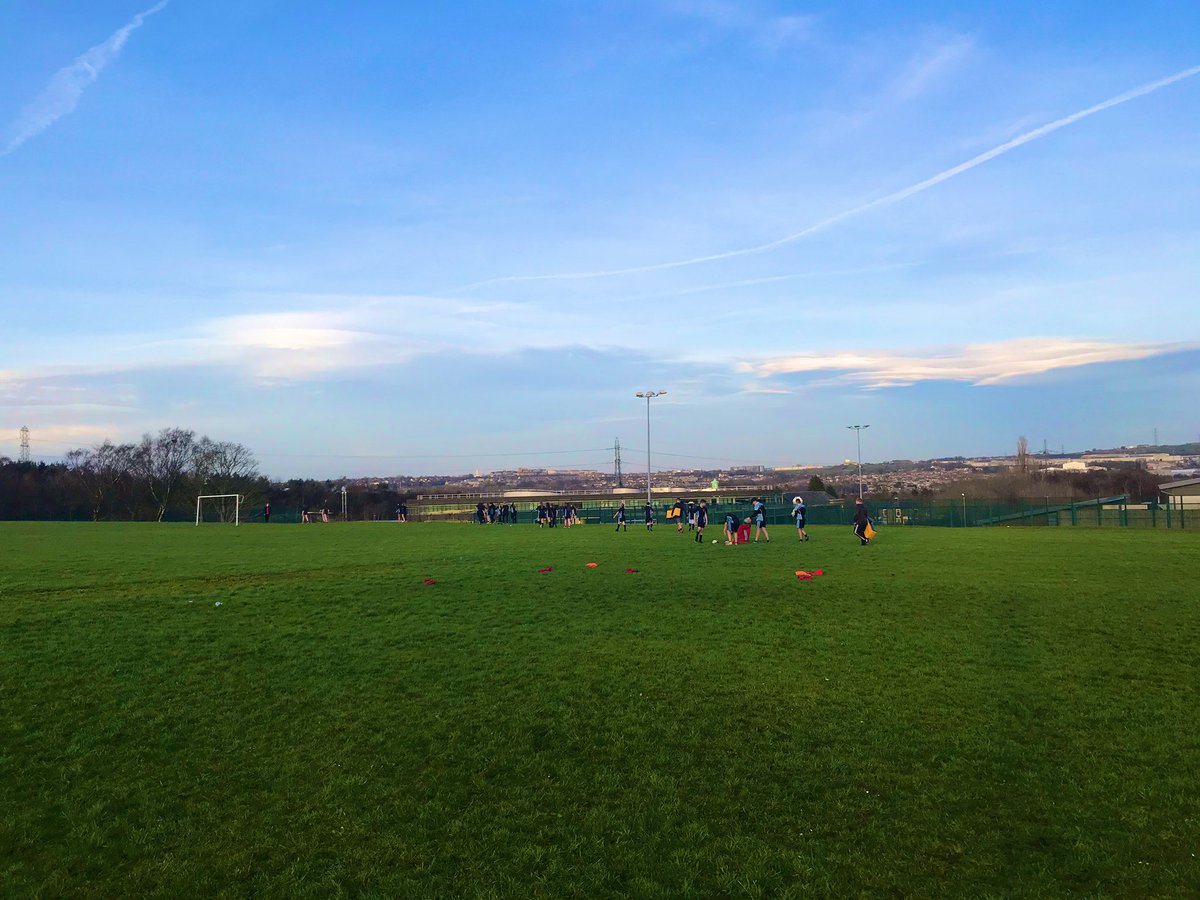 dvhsnoj's tweet photo. Nearly 30 girls at practice tonight from Yr7-9 💪🏼 Proud of the progress some of you are making well done. Let’s see what the boys can deliver after half term? #TeamVale #girlsrugby https://t.co/GeCrTzL7iM