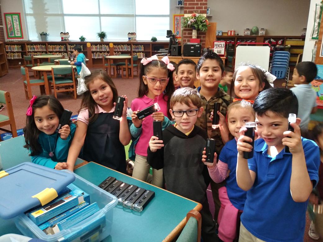 WISDSHElemLib's tweet image. Some microscope fun in the library. #makerspace #futurereadylibrary #Illumax #STEAM #WISD #Weslaco #ReadDreamAchieve