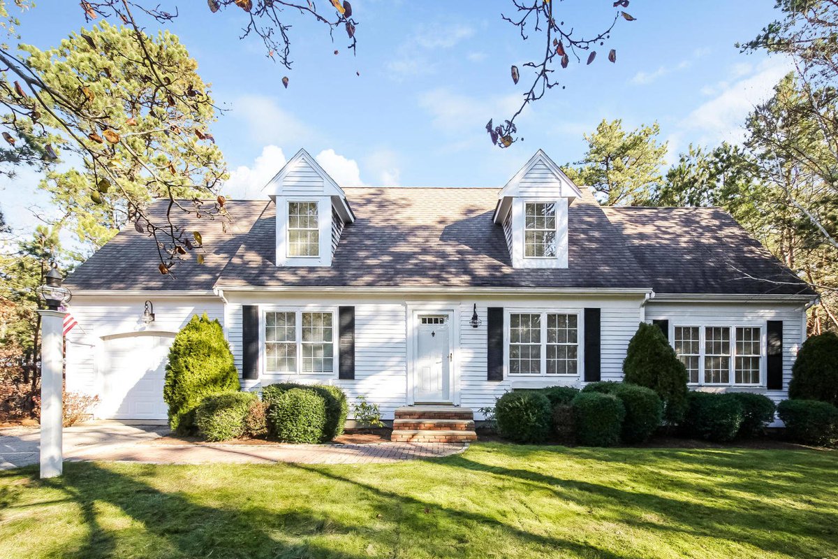 MaxCareyEV's tweet photo. Price drop in Mashpee - 9 Wintergreen Rd now $399,000.  3 beds, 2 full baths, 1/2 acre lot.  

#mashpee #mashpeecommons #engelandvoelkers #capecod #falmouth #southcapecbeach https://t.co/aGqF2R2u5a
