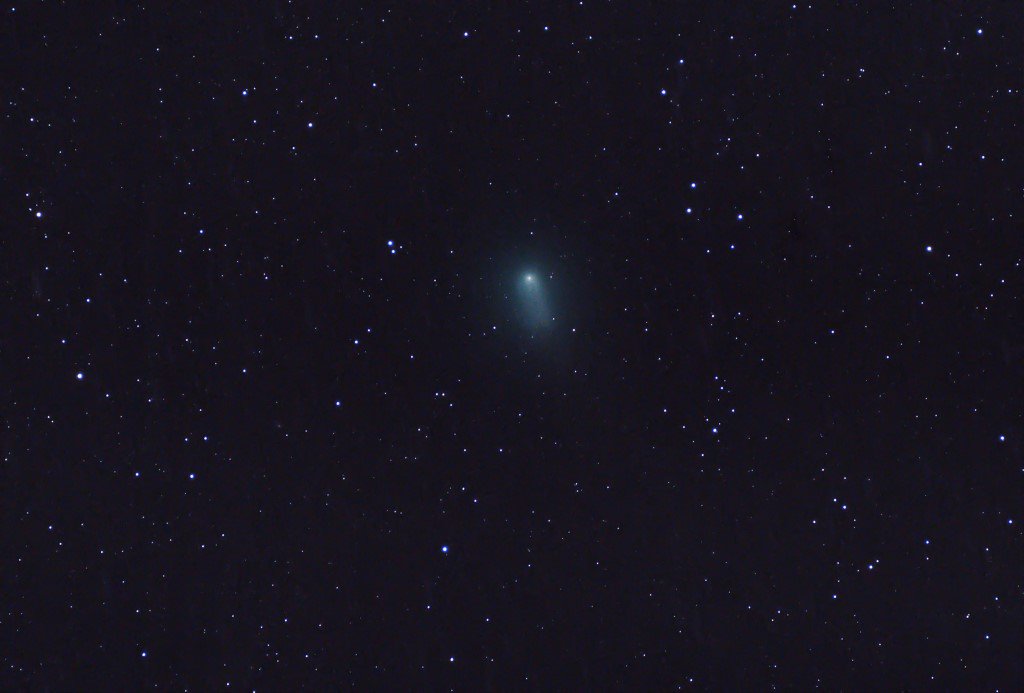 Brentless's tweet image. My first #astrophotography attempt on a comet.  #Iwamoto, processed through #DeepSkyStacker and Photoshop.  About 30min of exposure time.  Supposedly Iwamoto wont be back around Earth until the year 3390.
