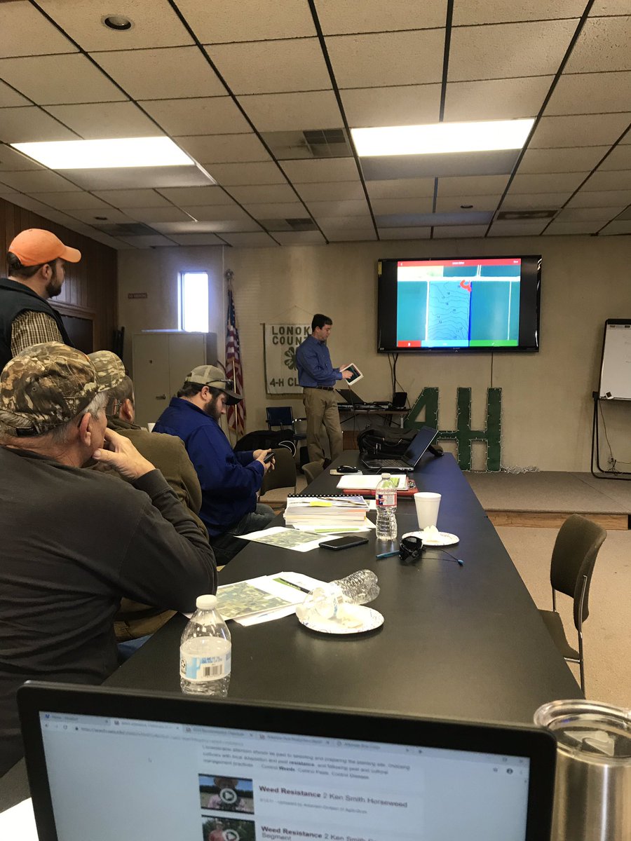 curlydock's tweet photo. Learning U of A’s Rice irrigation app. Surprisingly easy! #ificandoityoucandoit @cordellmattAR @ARKeithPerkins @farmlifefarmer https://t.co/awjvffOJ0W