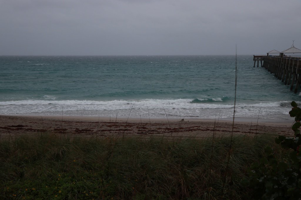 JupiterSurf's tweet image. Jupiter Surf Report 2-13-19 10:45 bit.ly/2X1eQJe