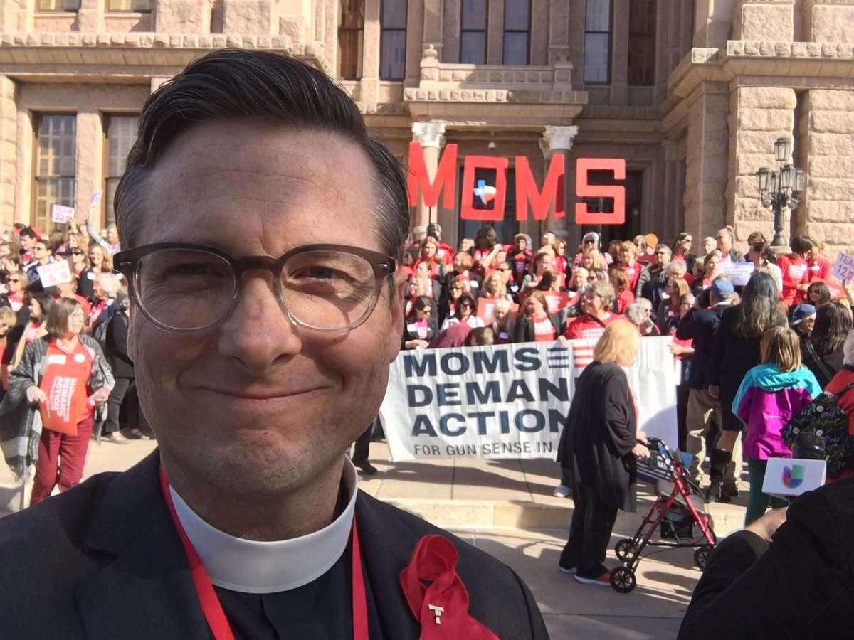 shobewon's tweet photo. Here we go #txlege @MomsDemand #ExpectUs https://t.co/MJd94MPfNr