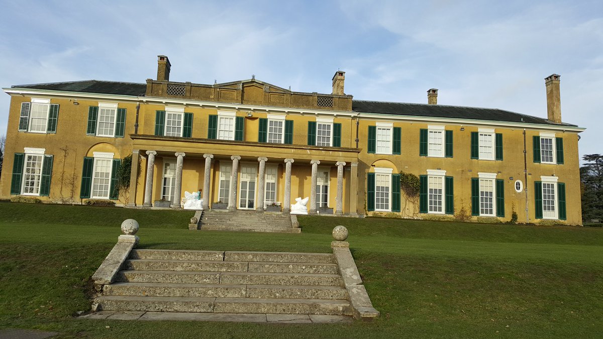 Polesden Lacey looked beautiful today. I had not visited it for a good few years but went there with some friends and it was like walking through memory lane....it was actually proved nostalgic how so many decades have passed me by...