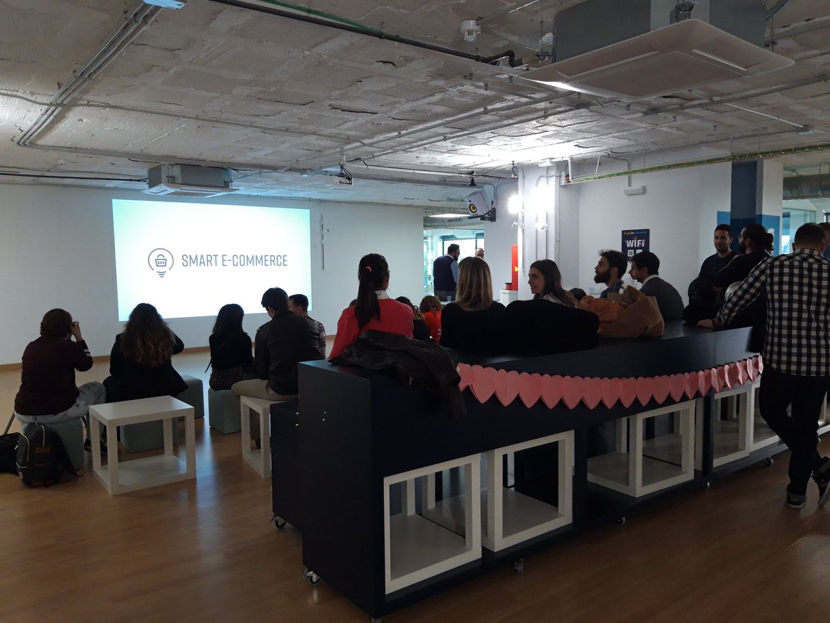 sngular's tweet image. ¡Todo listo para que de comienzo el evento de #SmartEcommerce en #sHubSevilla!

#eventos #Sevilla