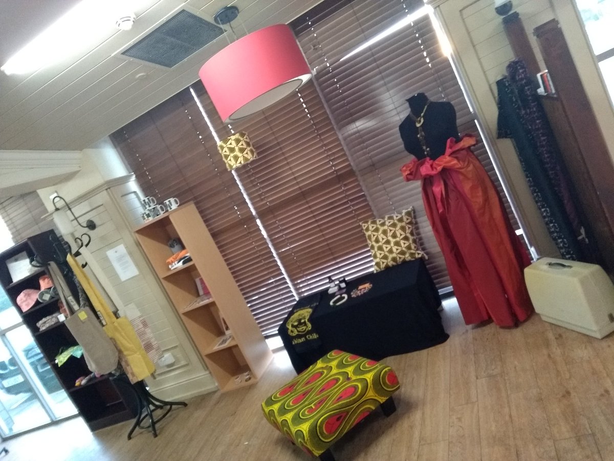 SE16Connector's tweet photo. What a beautiful welcome to Thrive our new #workerspace #makerspace in #se16 #Rotherhithe #CanadaWater #enterprise @TreeShepherdUK @WISE16 @ilovese16 @kellyandroxy @WorgInfo https://t.co/m2cmcf59kK
