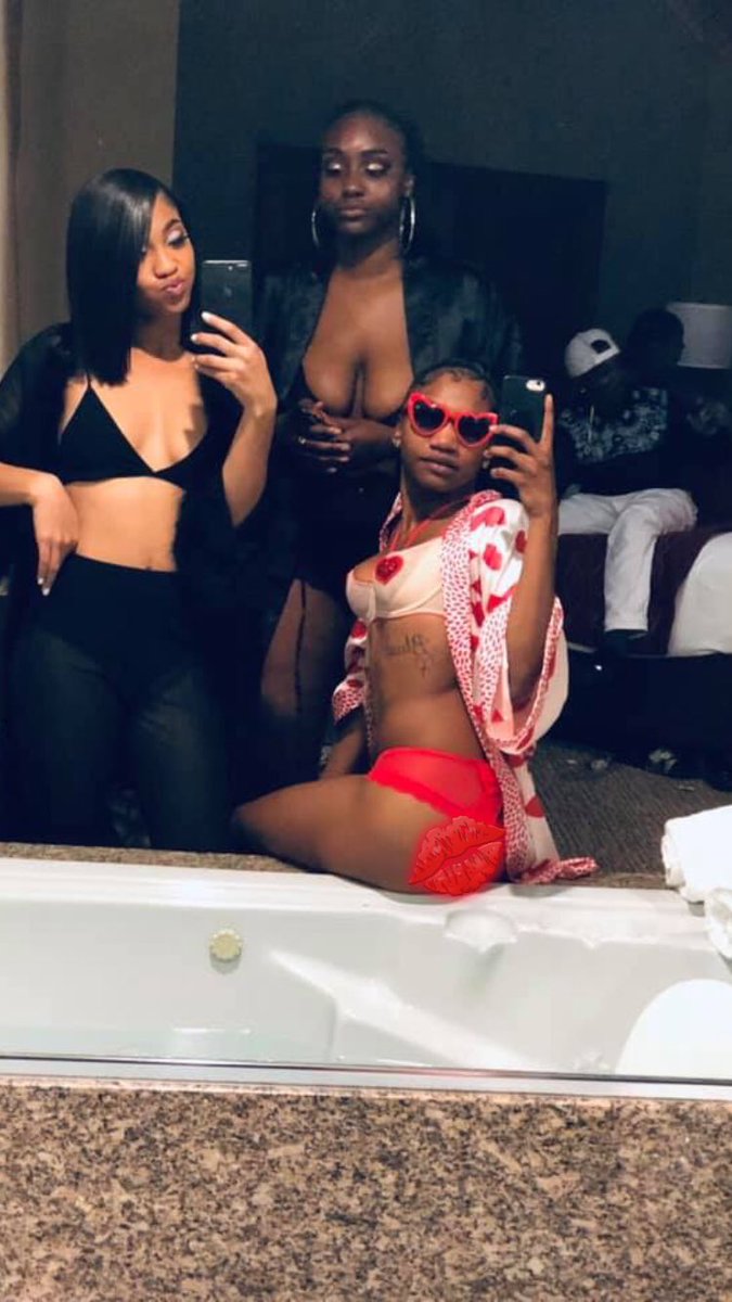 keepingupwkiki's tweet photo. lil sum from my birthday night 🥰🥰 #GOOD20 https://t.co/5krrxU8GcD