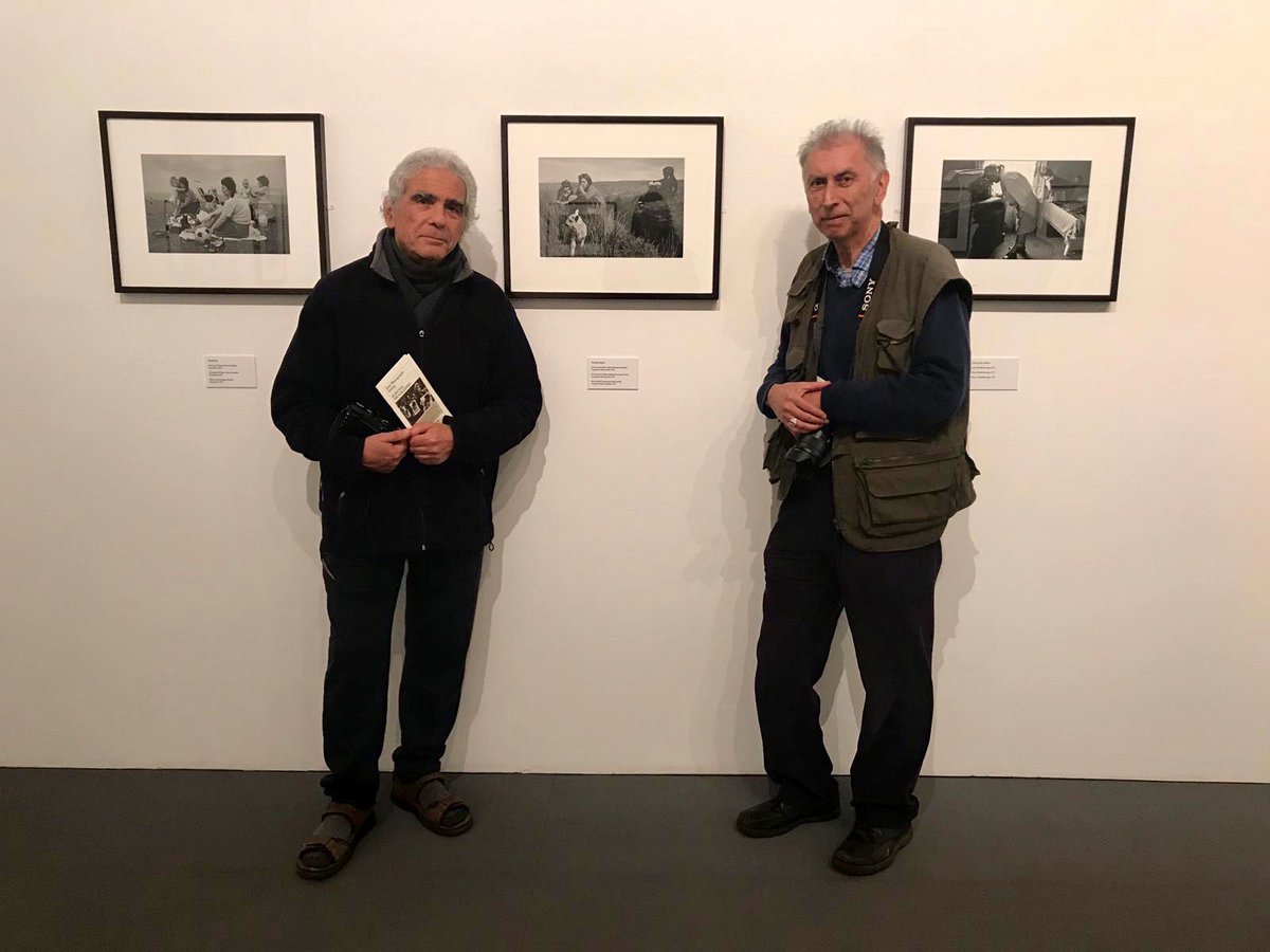 lavirreinaci's tweet photo. 🔛 #PaulTrevor i #ChrisSteelePerkins ja són a #lavirreinaci!
A les 19 h els tindrem a l’Espai 4 parlant de la seva experiència com a integrants del col·lectiu Exit Photography Group i en el projecte #SurvivalProgrammes. Presentats per #JorgeRibalta
👉 https://t.co/tAVF0Be4RC https://t.co/2vs7UnIcvi