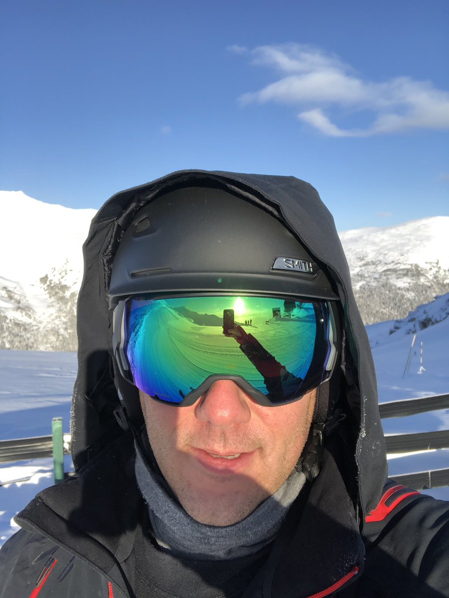 RobertStecyk's tweet photo. My office for the next two days with @stjp2cs Ski Trip @MarmotBasin #bestjobever @EICSTalks https://t.co/0BRxH4kd0G