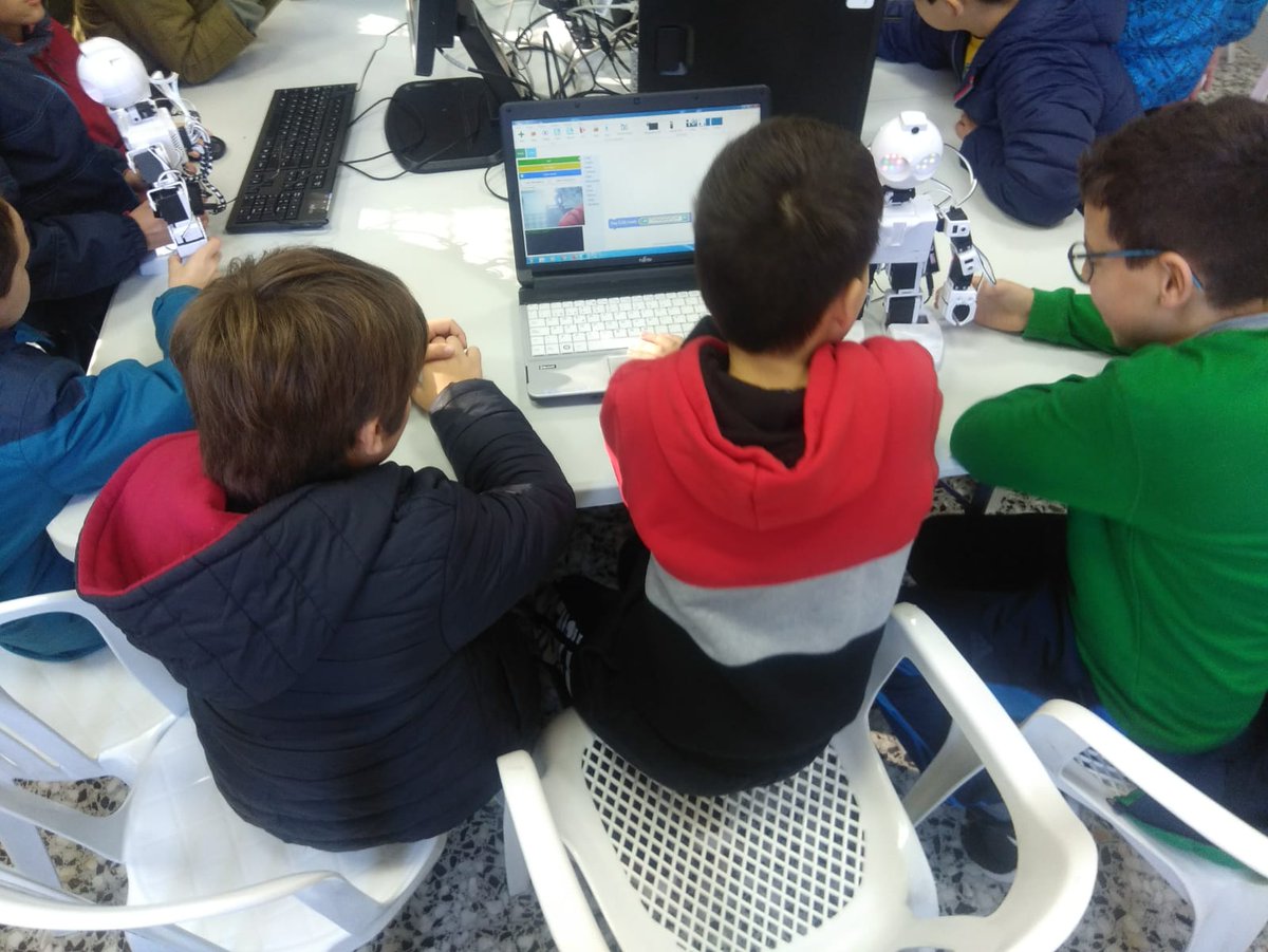 l_caleidoscopio's tweet image. Nuestra mañana ha sido muy robótica. 🤖🤖🤖

Hoy hemos estado impartiendo UN Taller de ProgramaTuObra y #MIniDrones dentro de las actividades organizadas por la @micefestival en el #AjuntamentAlborache.