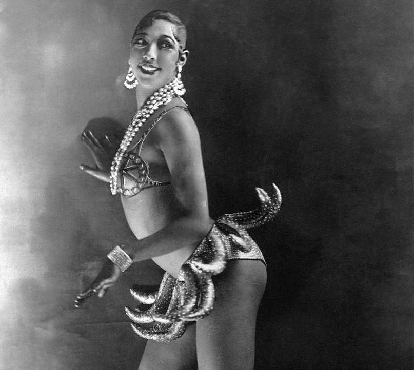 dapper1932's tweet photo. Josephine Baker (born Freda Josephine McDonald, naturalised French Joséphine Baker; 3 June 1906 – 12 April 1975) was an American-born French entertainer, activist, and French Resistance agent. Source: Wikipedia
.
.
.
#DapperStreet #jazzed #BlackHistory https://t.co/z3J7AxYIZt