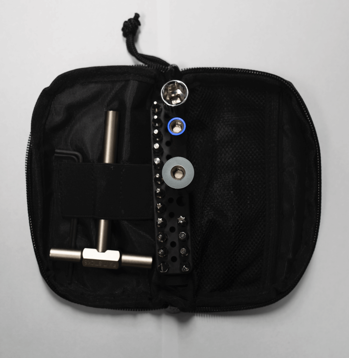 DeserttechHQ's tweet photo. The Desert Tech Field Maintenance Kit-a super compact tool kit that contains all the essentials to make barrel changes, mount and adjust your optics, and much more. Updated with some new features, check it out! 😁👍
https://t.co/WrESg0X9Vg
#deserttech #MDR #SRS #HTI #fixitsticks https://t.co/r8eF16UHTU