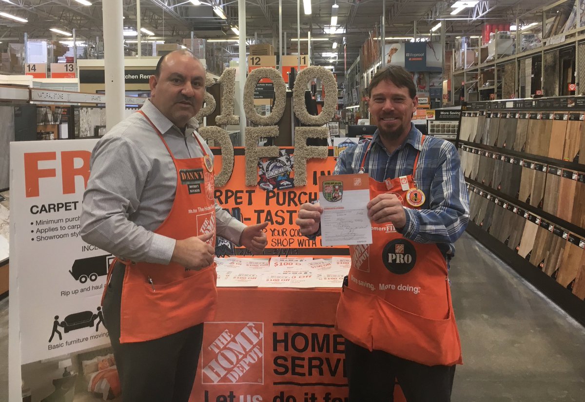 Meet Shawn our Pro DS from Store 1526 caught in act modeling safety practices.
Thank you Shawn. #D214safety is no accident !!