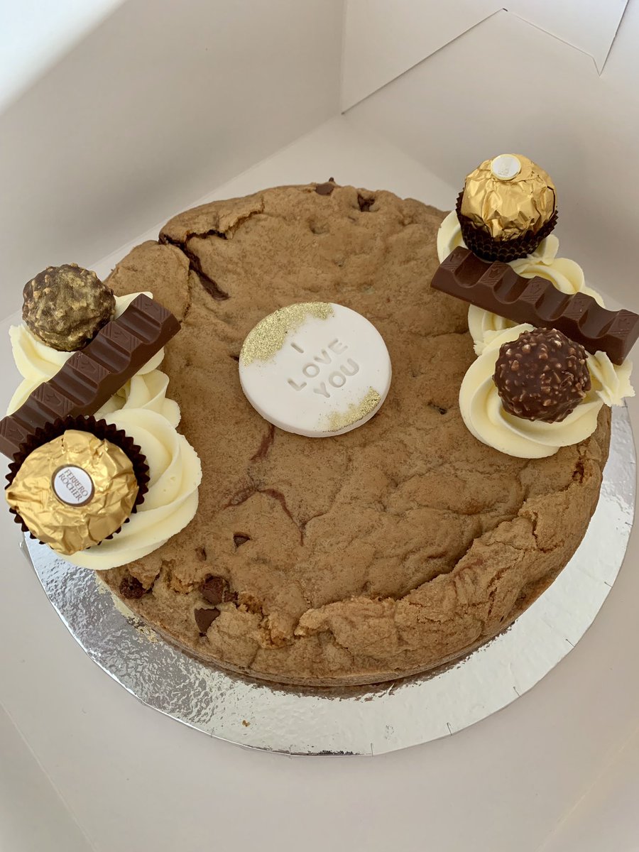 crumbschester's tweet photo. ๐ช just some of todayโs #valentines cookies that have gone out today ๐ช
#nutellastuffed #reeses #crumbsgiantcookie #cookie #crumbschester #homemade #sotasty #independantbusiness #shoplocal #supportlocal #chester https://t.co/3oHXmmA8F0