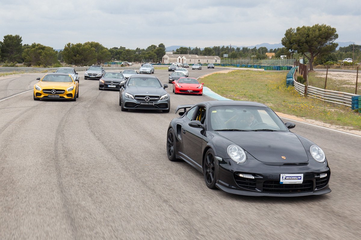 ReedMackaySpain's tweet photo. ¿Pensando en realizar una convención diferente? Una competición de motor, alta velocidad, adrenalina y cuatro superdeportivos de carreras harán de esta Convención Anual una reunión inolvidable ➤ https://t.co/kHMKrVqPxh #motorexperience https://t.co/2qcP2SV3tB