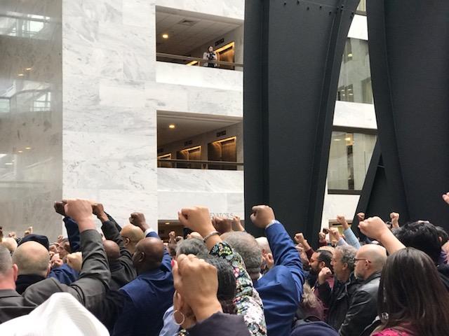 dc_jwj's tweet photo. 35 days is already too many! #1u #LockoutNeverAgain @AFGENational https://t.co/6JpPxWpw0K