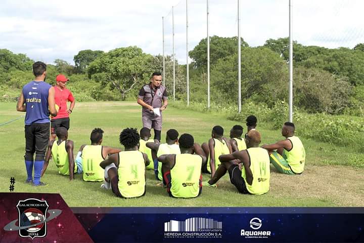 GalacticosFCEc's tweet photo. Entrenamiento Primer Plantel  !

Nuestro equipo arrancó la semana de entrenamiento , bajo la dirección de Director Técnico Méxicano 🇲🇽 Omar Hernandez y los Ecuatorianos Daniel Peña y Johan Espinales. 🇪🇨

#GalácticosFC2019
#LaNuevaPasión https://t.co/tFcKtWGyzM