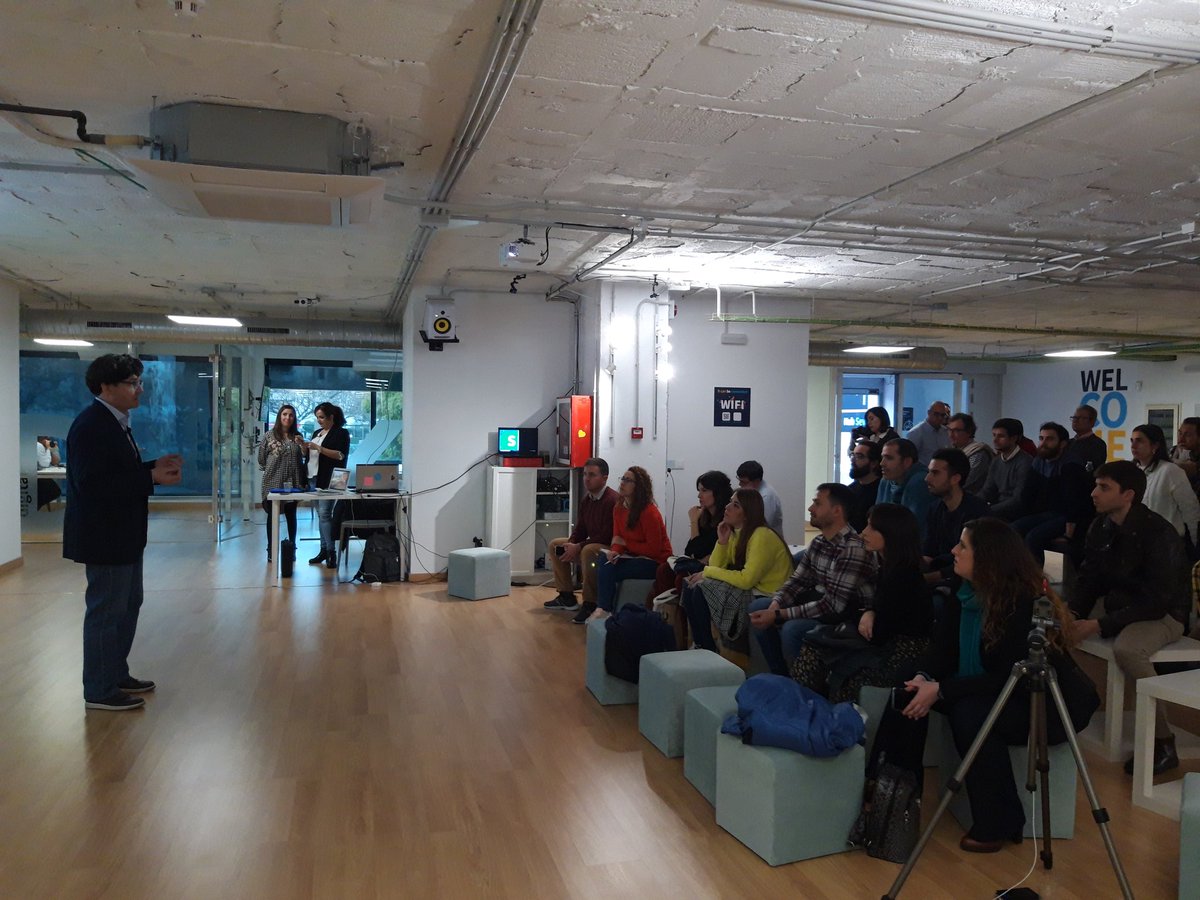 sngular's tweet image. «No hay diferencia entre vender berzas en la plaza del pueblo y vender un test de microbiota», @javiercuervo nos habla del proyecto @39ytu 

#SmartEcommerce #sHubSevilla