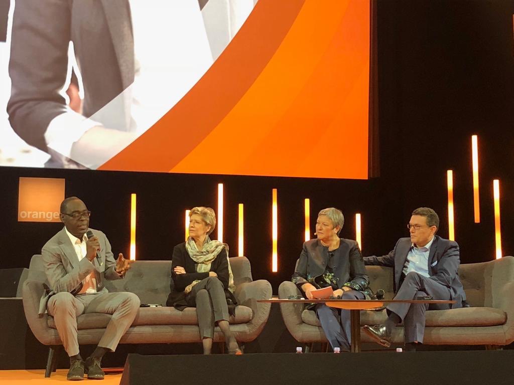 AliouneNdiaye_'s tweet image. Très heureux d’avoir pu échanger avec @VLeBoulanger @HelmReisinger et @fabiennedulac sur le rôle essentiel des RH pour notre business. Le principal challenge pour @orangeafrica est d’attirer les meilleurs talents de la zone et de renforcer nos nouvelles compétences !