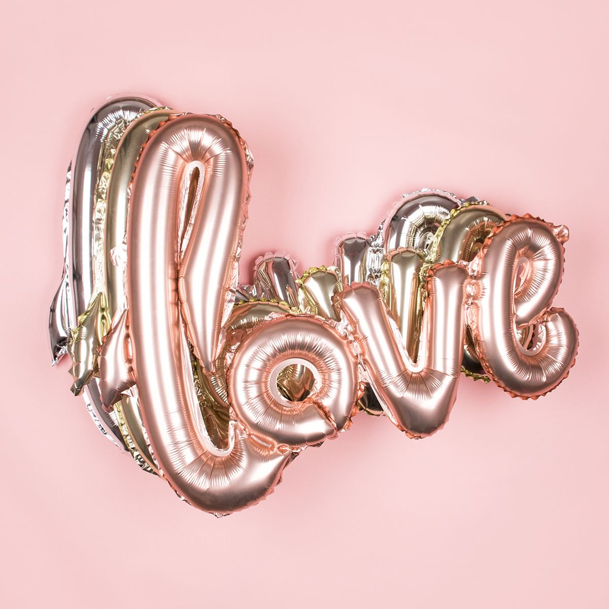 All you need is Love, et ces ballons of course ! #J-1 #love #saintvalentin #ballons #mylittleday #dailydoseoffiesta buff.ly/2CrZofN