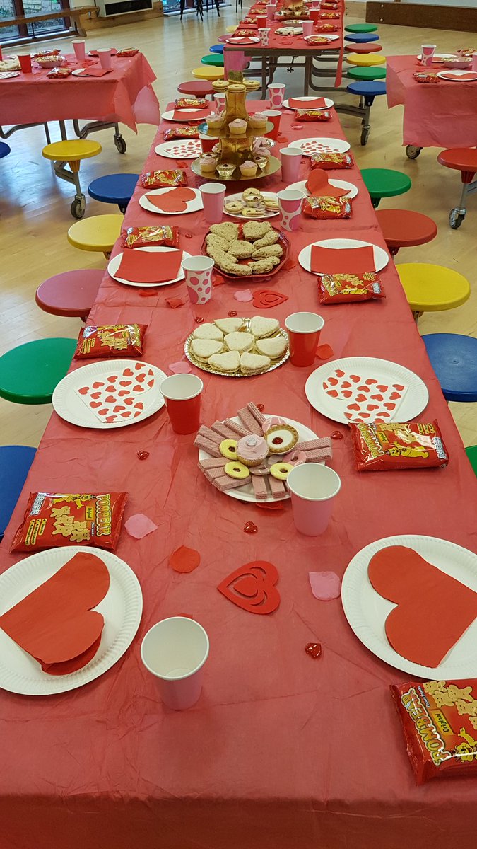 TAMissRitchie's tweet photo. Fantastic time had by all at the Valentines Disco. Lots of love in the room. ❤💓💕💖💗 @GrasmereAcademy https://t.co/0dDRFp2V5X