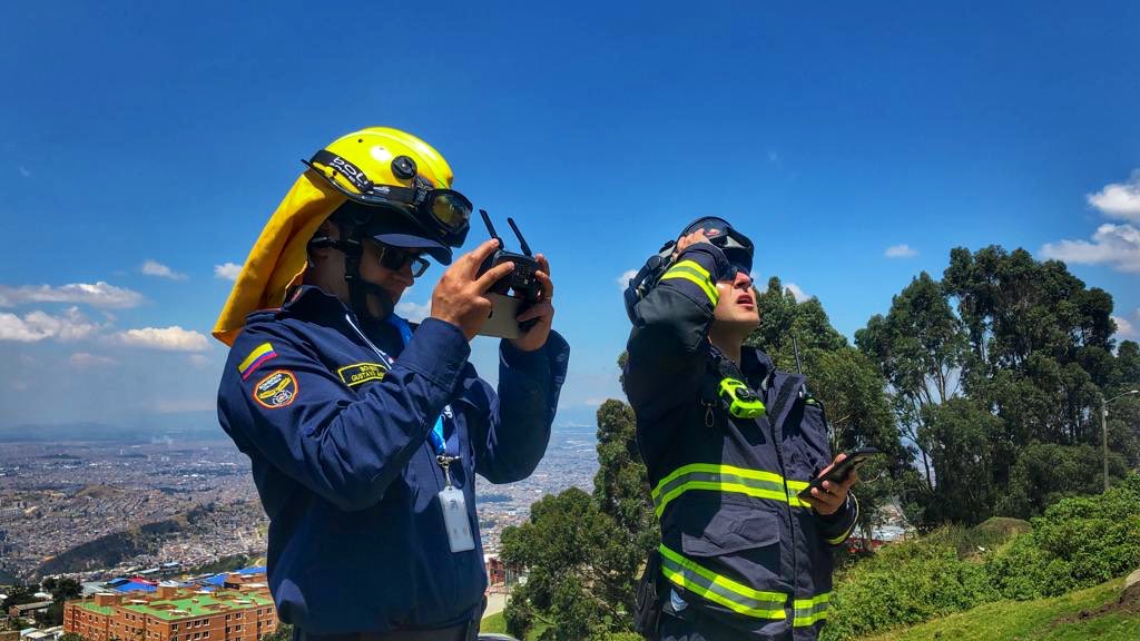 Bomberos Oficiales de Bogotá tweet media
