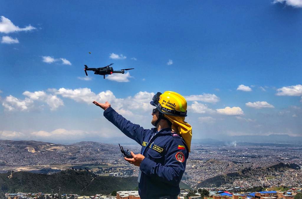 Bomberos Oficiales de Bogotá tweet media