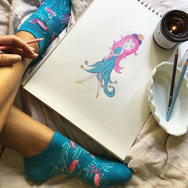 Inspire your imagination and let it run free
#kbellsocks #funfashionalways
📸: <a href="/starrieskybooks/">Starrie Sky</a> 
.
.
.
#kbsocks #kbsockgame #sockgamestrong #stepupyoursockgame #fashion #womensfashion #relatable